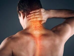 Les premiers signes et symptômes de l'ostéochondose cervicale