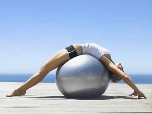 Ajuster les exercices de balle pour le traitement de l'ostéochondrose